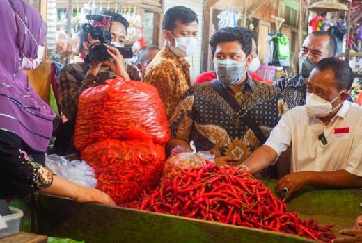 Blusukan ke Pasar, Wawali Surabaya Temukan Fakta Soal Harga Cabai - GenPI.co JATIM