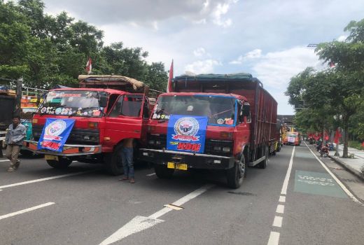 Demo Sopir Truk, Warga Surabaya Mending Hindari Titik-Titik ini - GenPI.co JATIM