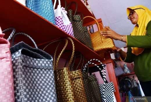Tas Anyaman Produksi Warga Madiun ini Sita Perhatian - GenPI.co JATIM