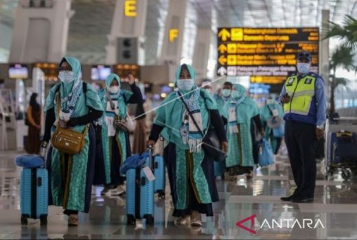 392 Jemaah Umrah Asal Jatim Berangkat ke Tanah Suci Hari Ini - GenPI.co JATIM