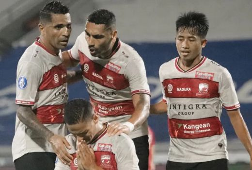 Madura United Lumat Persija, Pastikan Bertahan di Liga 1 - GenPI.co JATIM