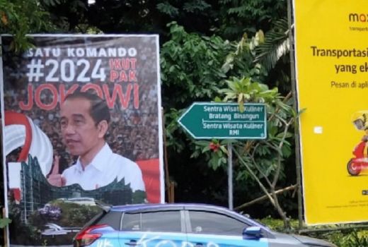 Baliho Jokowi di Surabaya Sebuah Eksistensi, Awas Jangan Berbelok - GenPI.co JATIM