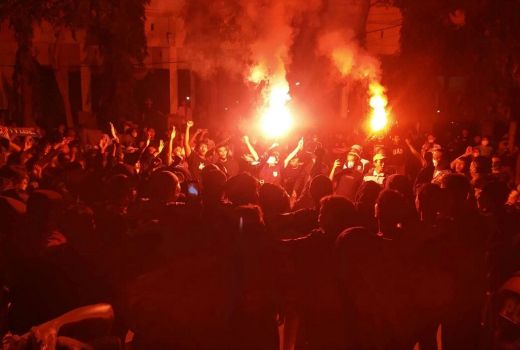 Imbas Degradasi, Suporter Persela Geruduk Pendopo Bupati - GenPI.co JATIM