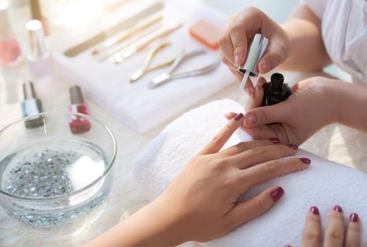 Tips Mengeringkan Kuteks dengan Cepat, Mudah dan Praktis - GenPI.co JATIM