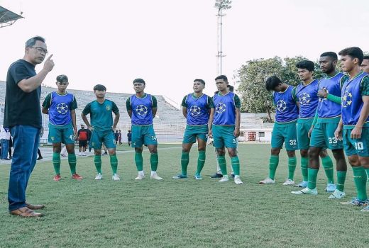 Lawan Persis, Aji Santoso Minta Pemain Tampil Tanpa Beban - GenPI.co JATIM