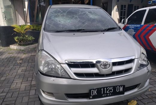 Kepergok Begituan, Innova Tancap Gas Tabrak 4 Kendaraan di Malang - GenPI.co JATIM