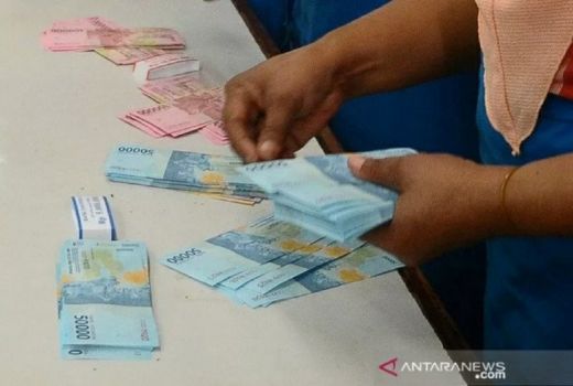 Rezeki Nomplok, Gaji ke-13 PNS Segera Cair dalam Hitungan Hari - GenPI.co JATIM