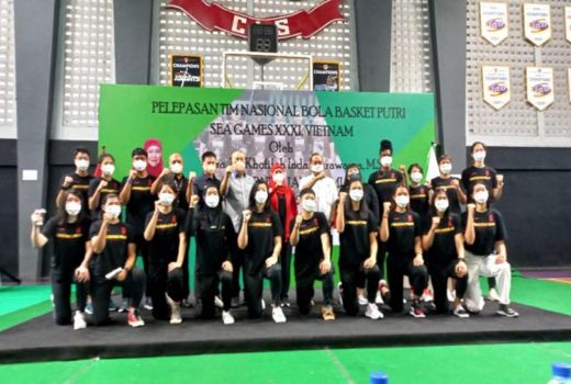 Khofifah Lepas Timnas Basket Putri SEA Games, Doakan Raih Medali - GenPI.co JATIM