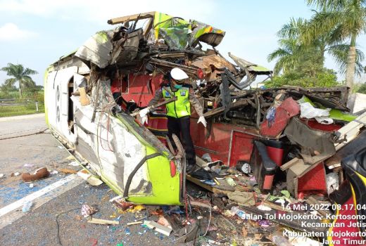 Kondisi Sopir Bus yang Terlibat Kecelakaan Maut di Tol Sumo - GenPI.co JATIM