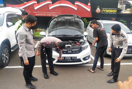 Viral Mobil Pakai Sirine dan Strobo di Kota Malang Bikin Dongkol - GenPI.co JATIM