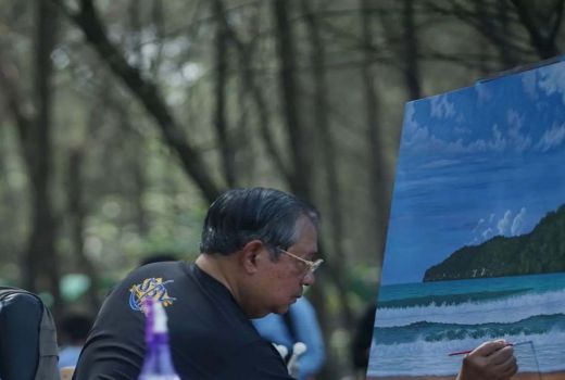 Pulang Pacitan, SBY dan Masyarakat Melukis di Pantai Pancer Dorr - GenPI.co JATIM