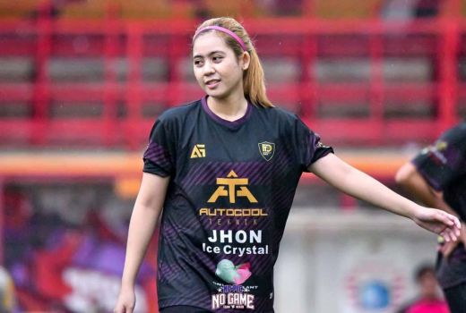 Bidadari Surabaya, Cantik dan Sigap Jaga Gawang - GenPI.co JATIM