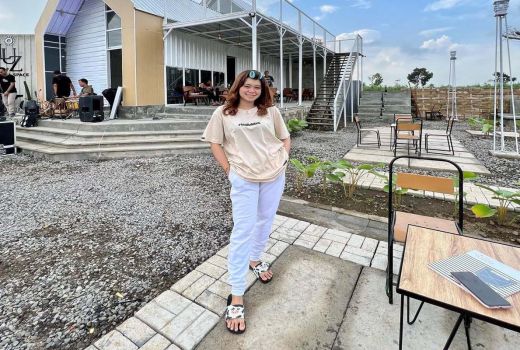 Bidadari Tulungagung, Suaranya Halus, Buat Orang Terpana - GenPI.co JATIM