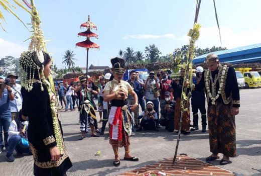 Ritual Manten Tebu, Kegiatan Jelang Buka Giling di Blitar - GenPI.co JATIM