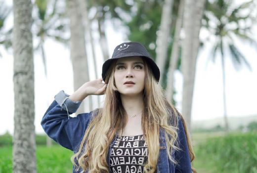 Suara Emas Bidadari Blitar Berdarah Belanda ini Bikin Jatuh Cinta - GenPI.co JATIM