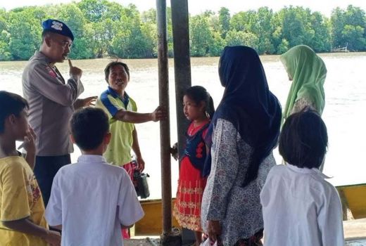 Polisi dan BPBD Gresik Gencar Ingatkan Warga Banjir Rob - GenPI.co JATIM