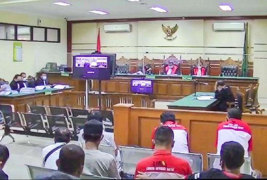 Dok! Mantan Bupati Probolinggo dan Suami Divonis 4 Tahun Penjara - GenPI.co JATIM
