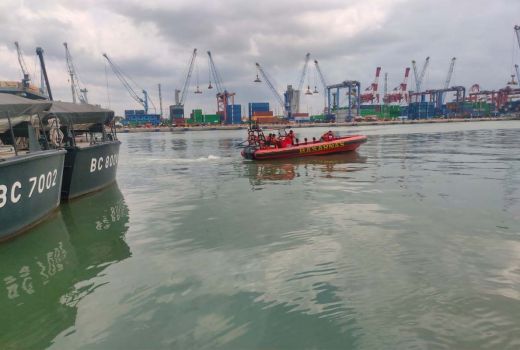 SAR Surabaya Cari Pria Lompat dari Jembatan Suramadu - GenPI.co JATIM