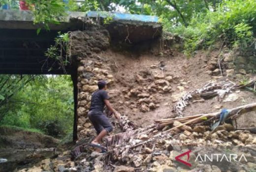 Memprihatinkan, 37 Jembatan di Sampang Rusak Karena Bencana - GenPI.co JATIM