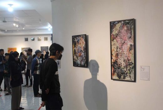 Mahasiswa Unesa Pameran Karya Seni Tentang Parodi Kehidupan - GenPI.co JATIM