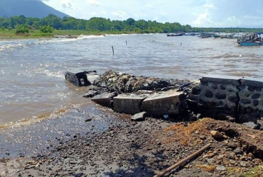 74 Rumah di Situbondo Rusak Terdampak Banjir Rob - GenPI.co JATIM