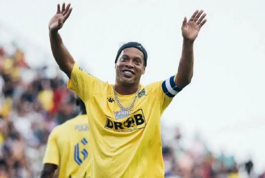 Aremania Sambut Meriah Ronaldinho, Siap Berikan Aksi Atraktif - GenPI.co JATIM