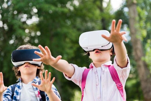 Manfaat Dunia Digital untuk Anak, Bak Pisau Bermata Dua - GenPI.co JATIM