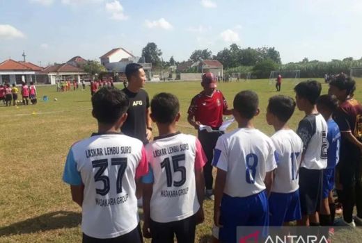 Persik Kediri Gelar Coaching Clinic, Anak-Anak SSB Antusias - GenPI.co JATIM