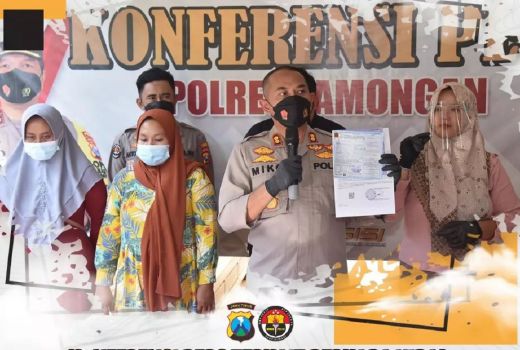 Terungkap Alasan Mak-Mak Tutup Pelat Nomor dengan Pakaian Dalam - GenPI.co JATIM