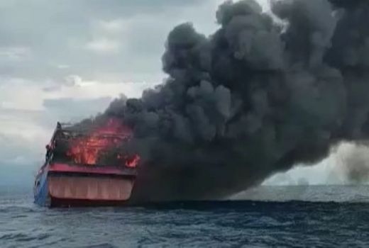 KM Lautan Papua Indah Terbakar di Perairan Probolinggo, Ya Ampun! - GenPI.co JATIM