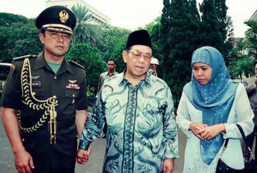 Gubernur Khofifah Kenang Pemakzulan Gus Dur, Semua Berjalan Damai - GenPI.co JATIM