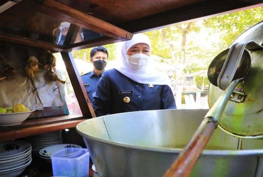 Potret Gubernur dan Wagub Jatim Sarapan Soto, Duh Jadi Ngiler! - GenPI.co JATIM