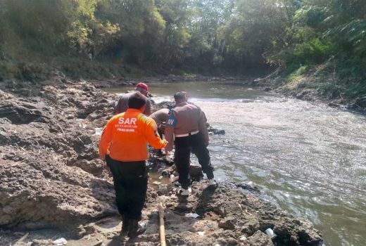 Pamit Kencing, Seorang Kuli Bangunan Hilang di Sungai Brantas - GenPI.co JATIM
