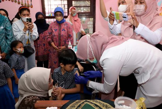 Surabaya Catatkan Fakta Mengejutkan di Bulan Imunisasi Anak - GenPI.co JATIM