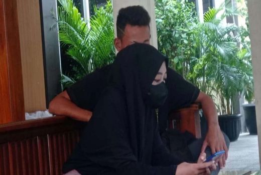 Ruwet! Siswi SMP Lapor Polisi Dihamili Pacarnya, Diantar Suami - GenPI.co JATIM