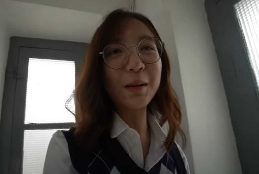 Bidadari Surabaya, Suaranya Sukses Buat Pendengar Terhipnotis - GenPI.co JATIM