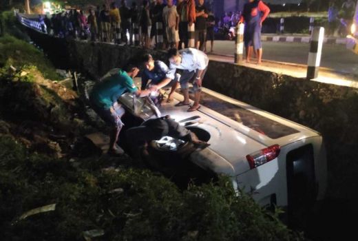 Minibus Kecelakaan di Porong, Bawa 19 Orang, Anak-Anak Menangis - GenPI.co JATIM