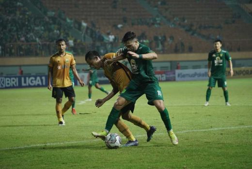 Aji Santoso Kesal, Gol Bhayangkara FC Tak Perlu Terjadi - GenPI.co JATIM