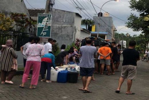 Air Mati di Kota Malang, Seorang Warga Mandi di Sungai - GenPI.co JATIM