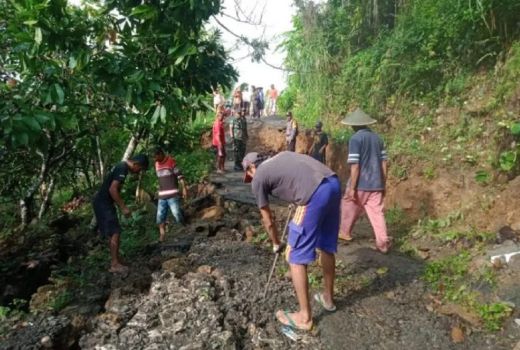 Longsor Trenggalek Terjadi di 5 Titik, Ya Ampun! - GenPI.co JATIM