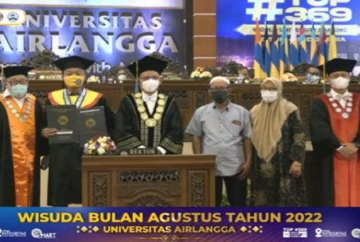 Pemuda Gresik Dapat 2 Gelar Sekaligus Saat Ikut Wisuda Unair - GenPI.co JATIM