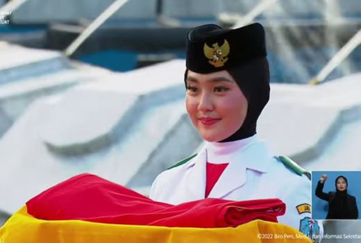 Ayumi Putri Sasaki, Bidadari Banyuwangi Pembawa Baki Bendera - GenPI.co JATIM