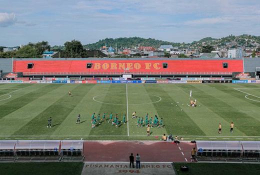 Bonek Beri 3 Catatan Wasit Laga Borneo FC vs Persebaya - GenPI.co JATIM
