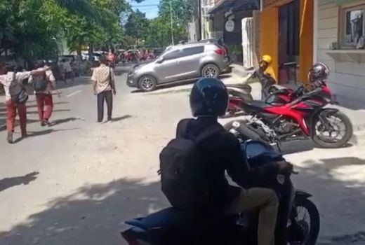Ngeri! SMA Komplek Surabaya Digeruduk Sekelompok Pelajar Bawa Sajam - GenPI.co JATIM