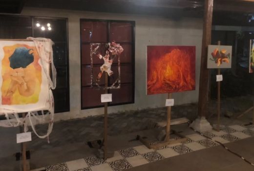 Seniman Muda Asal Surabaya Unjuk Gigi, Gelar Pameran Lukisan - GenPI.co JATIM
