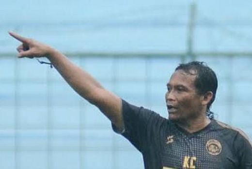 Profil Kuncoro, Sosok Karteker Arema FC Pengganti Eduardo Almeida - GenPI.co JATIM