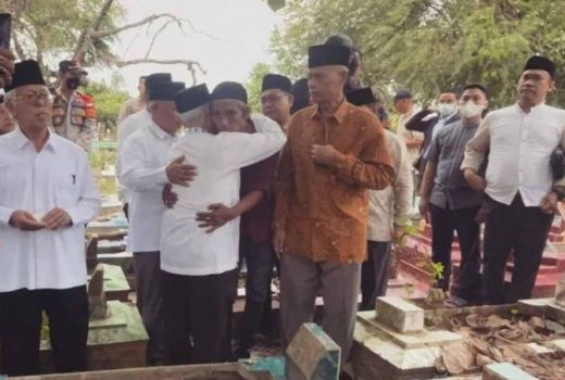 Rombongan Pondok Gontor Takziah dan Tahlilan di Rumah Santri AM - GenPI.co JATIM