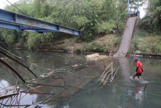 Jembatan Gantung di Probolinggo Ambruk, Pemkab Lakukan Penyelidikan - GenPI.co JATIM