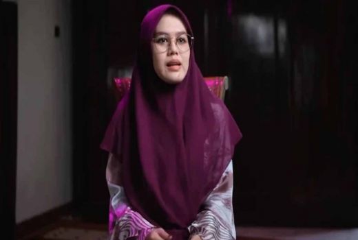 Profil Ning Imaz, Putri Kiai Ponpes Lirboyo, Rutin Berdakwah Melalui Media Sosial - GenPI.co JATIM