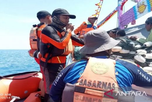 Basarnas Cari Penumpang Kapal Tercebur ke Laut di Perairan Pamekasan - GenPI.co JATIM